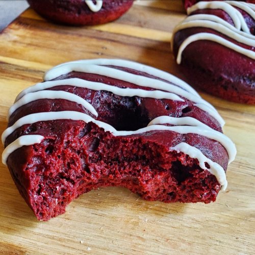 Red Velvet Donuts - Lite Cravings