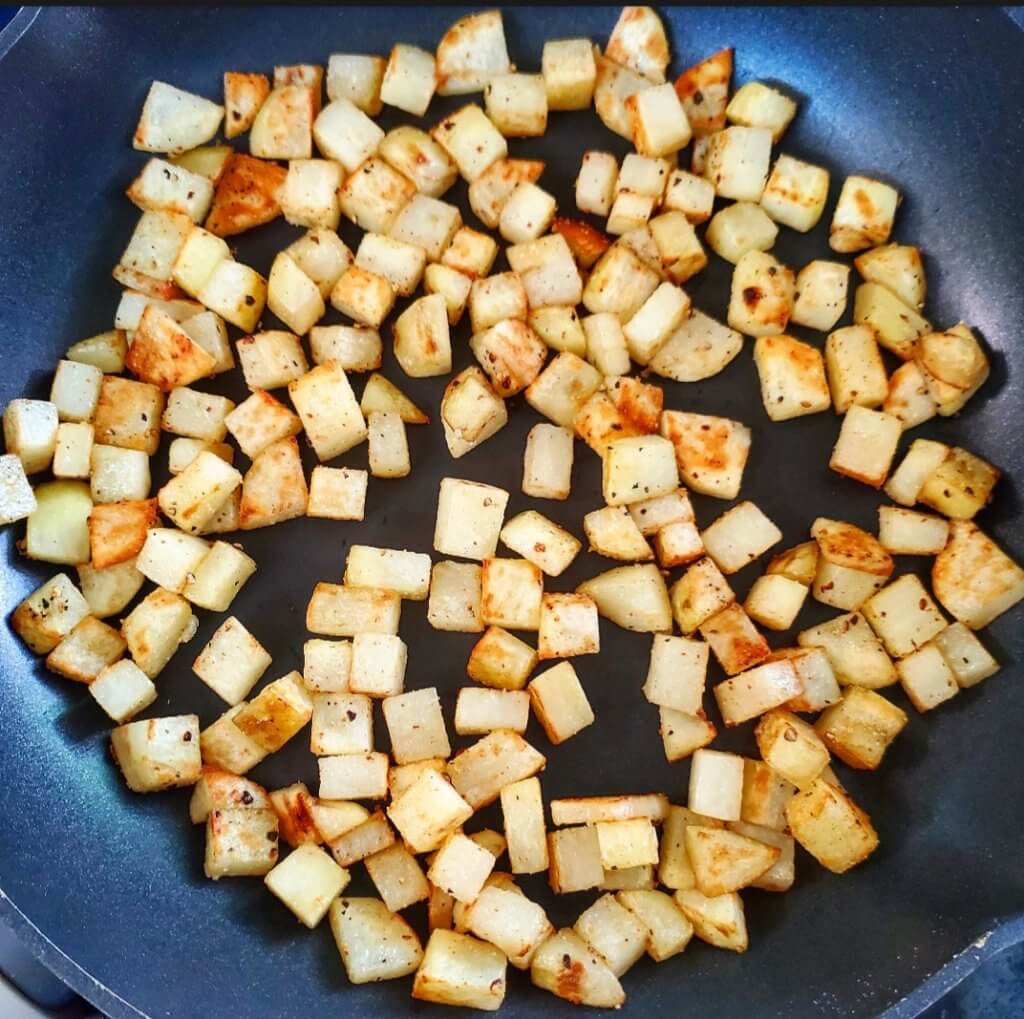 Potato, Egg and Bacon Breakfast Skillet - Cozy Cravings