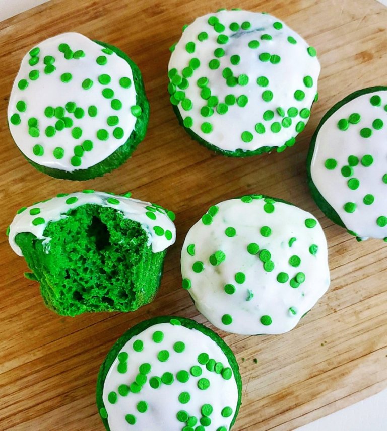 Green Velvet Cupcakes | Lite Cravings | WW Recipes