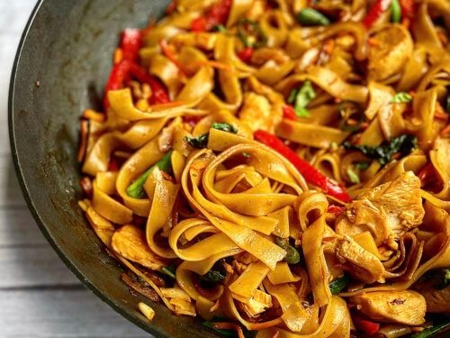 https://litecravings.com/wp-content/uploads/2022/02/Drunken-noodles-2-500x375.jpg